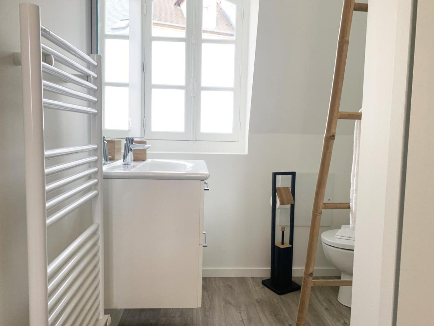 Klimt - Parking - Independent Entrance Apartment Chartres Ngoại thất bức ảnh